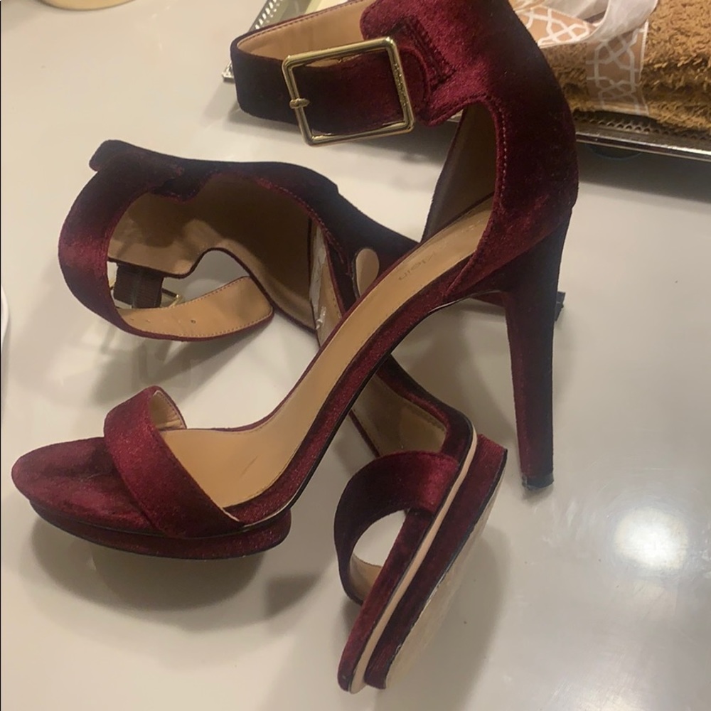 Barely wear it, once only and still as new